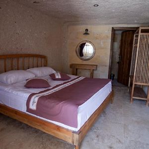 Zimmer mit Kingsize-Bett